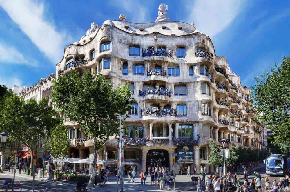 The Fascinating Wavy House: Casa Mila by Antoni Gaudi